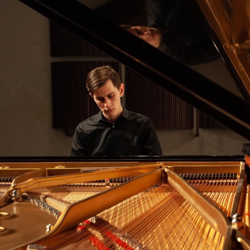 DanLinder-Piano1-2023_800x800_acf_cropped Dr. Daniel Linder